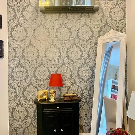 Art Gallery Luxury Apartment