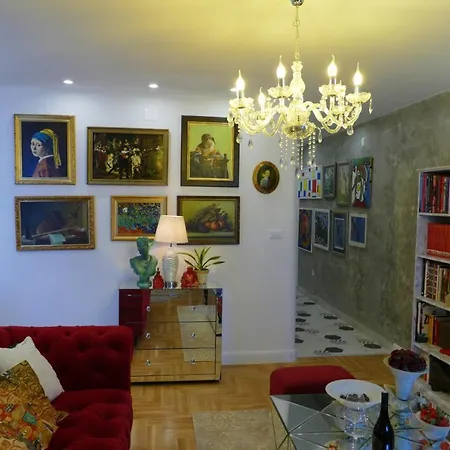 Art Gallery Luxury Apartment *