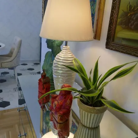 Art Gallery Luxury Apartment *