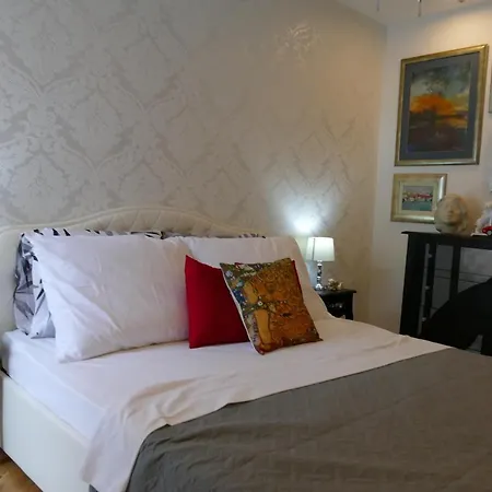 Art Gallery Luxury Apartment