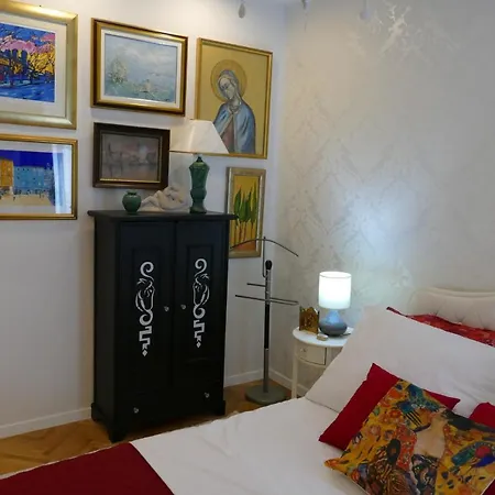 Apartment Art Gallery Luxury